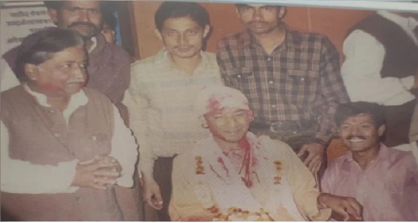 संन्यासी के वेष में देखकर हैरान रह गए थे पिता, सीएम योगी ने तब भी निभाया लोकसेवा धर्म संन्यासी के वेष में देखकर हैरान रह गए थे पिता, सीएम योगी ने तब भी निभाया लोकसेवा धर्म